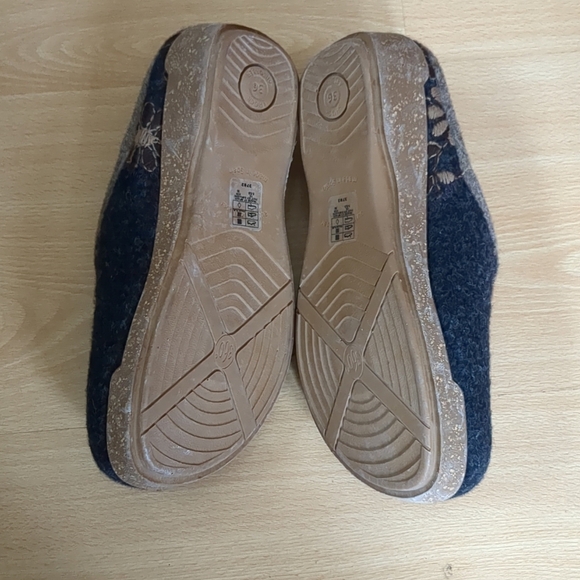 TAOS WOOLDERNESS EMBROIDERED WOOL CLOG Size 5.5 US Sz 36 EU Blue NWOB - Picture 6 of 7